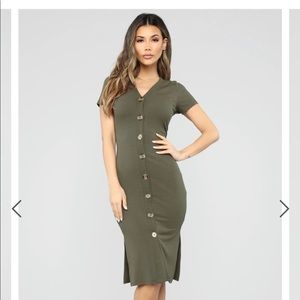 Fashion Nova Green Small  Midi Button Up Dress